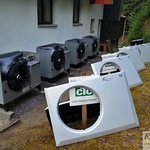 Kaskáda čerpadel ve finální fázi instalace