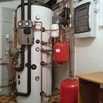 Tepelné čerpadlo vzduch/voda a solární systém pro vytápění a přípravu teplé vody
