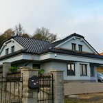 Tepelné čerpadlo pro vytápění a ohřev vody v rodinném domě na Karlovarsku.