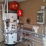 Tepelné čerpadlo a solární systém pro vytápění a ohřev vody na Pelhřimovsku.