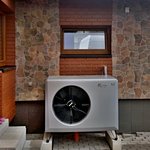 Tepelné čerpadlo a solární systém pro vytápění a ohřev vody na Pelhřimovsku.