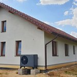 Tepelné čerpadlo a solární systém pro vytápění a přípravu vody pro novostavbu RD